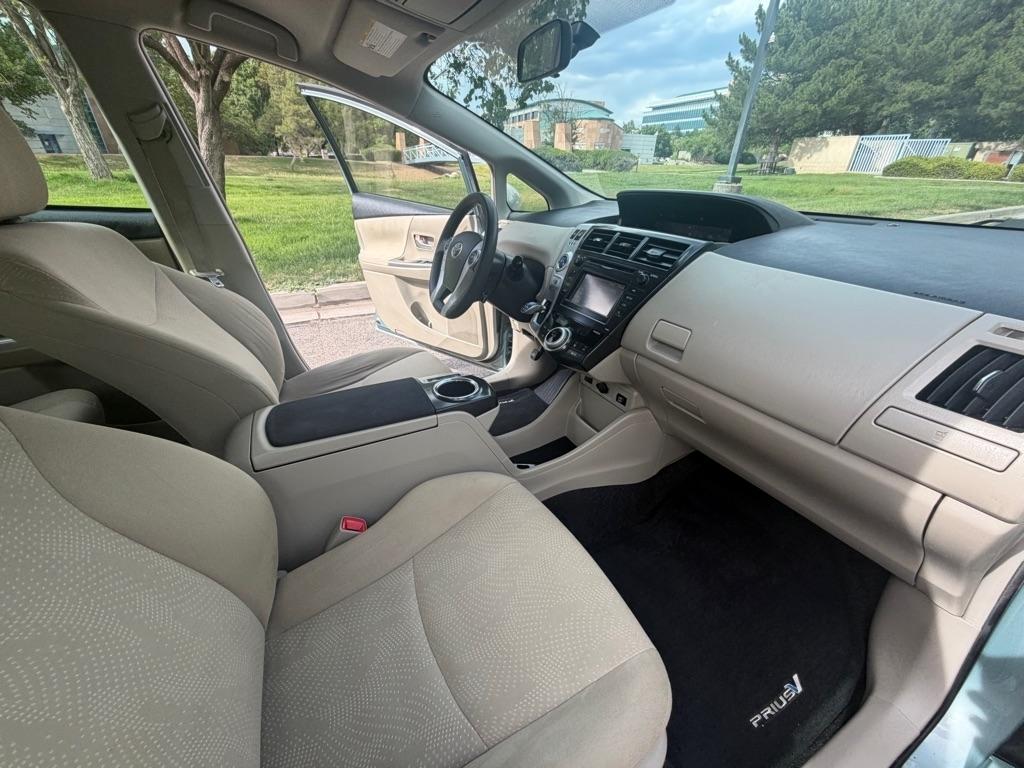 Toyota Prius V  2014