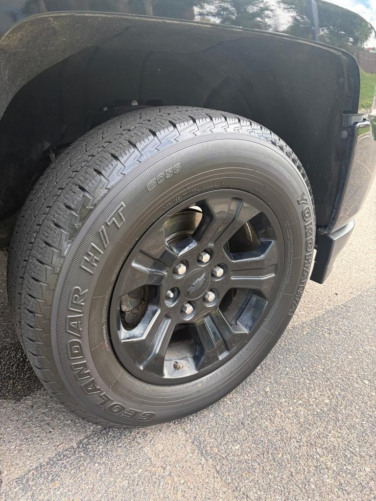 Chevrolet Silverado photo 17