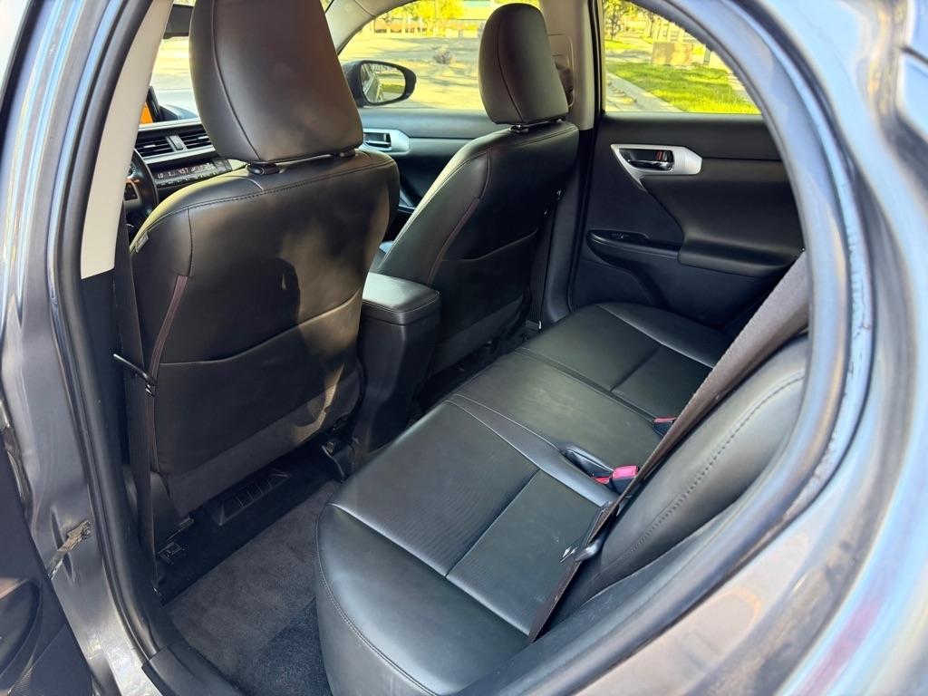 Lexus CT 200h  2012