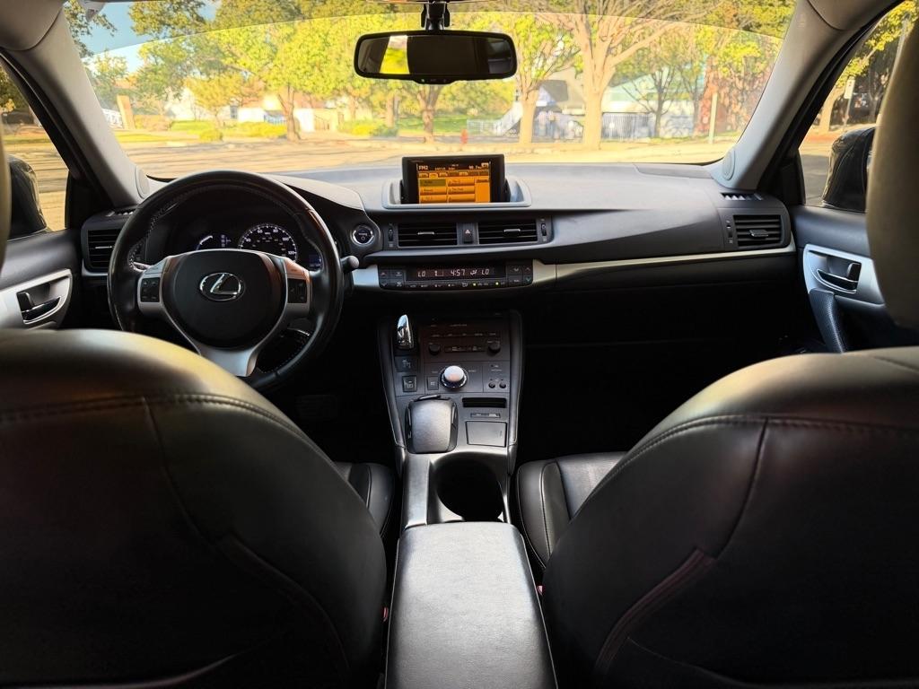 Lexus CT 200h  2012