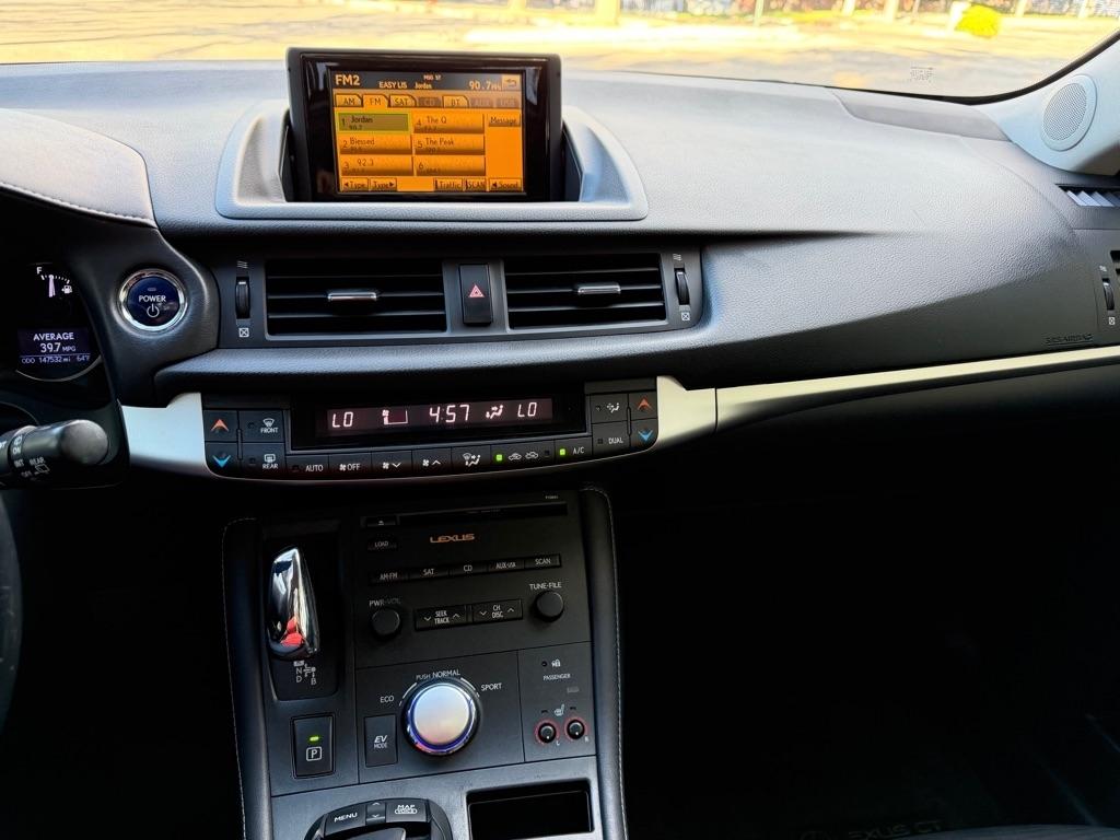 Lexus CT 200h  2012