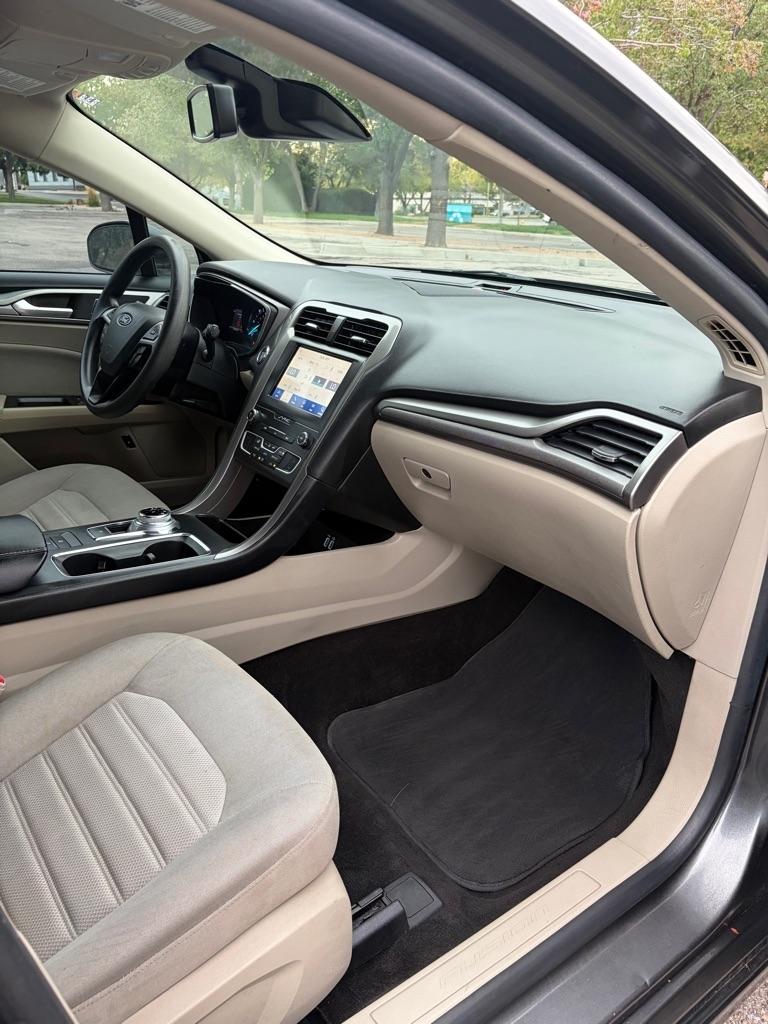 Ford Fusion Hybrid SE 2020