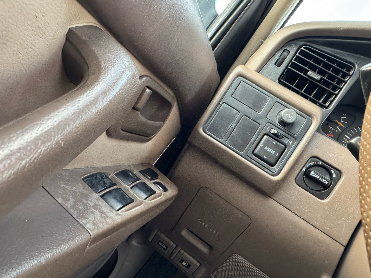 Toyota Land Cruiser 4WD 1997