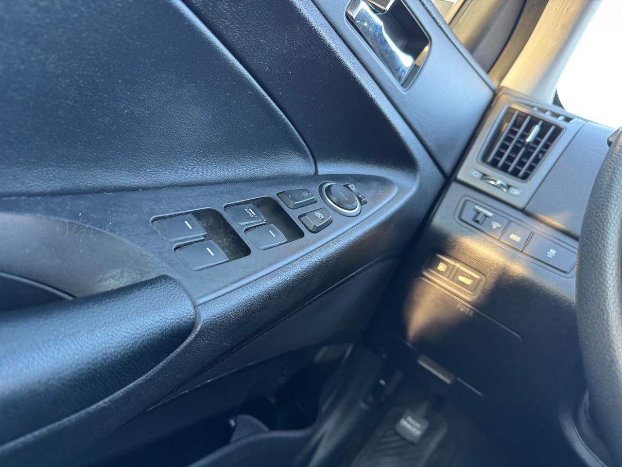 Hyundai Sonata SE 2012