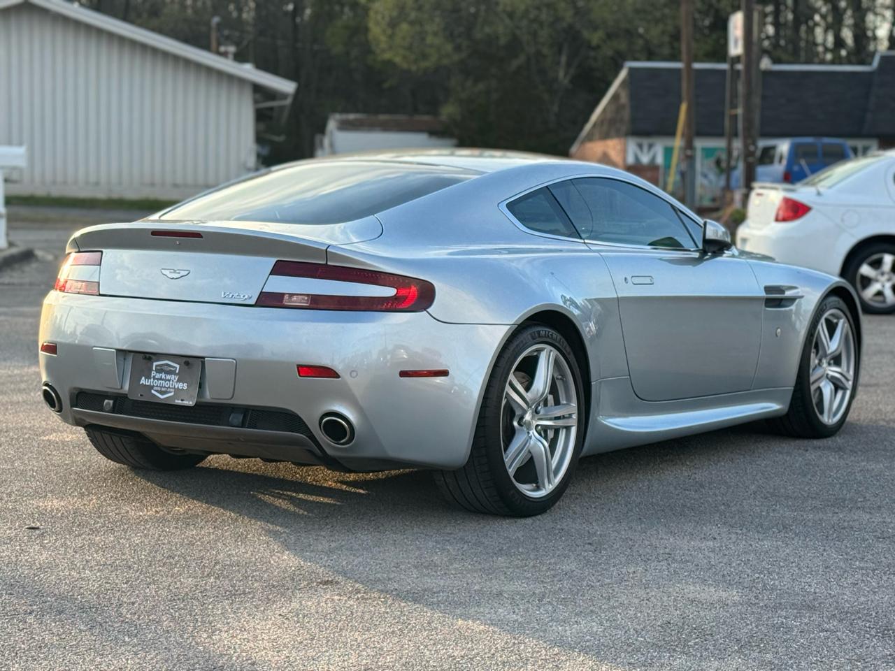 Aston Martin V8 Vantage Coupe 2009