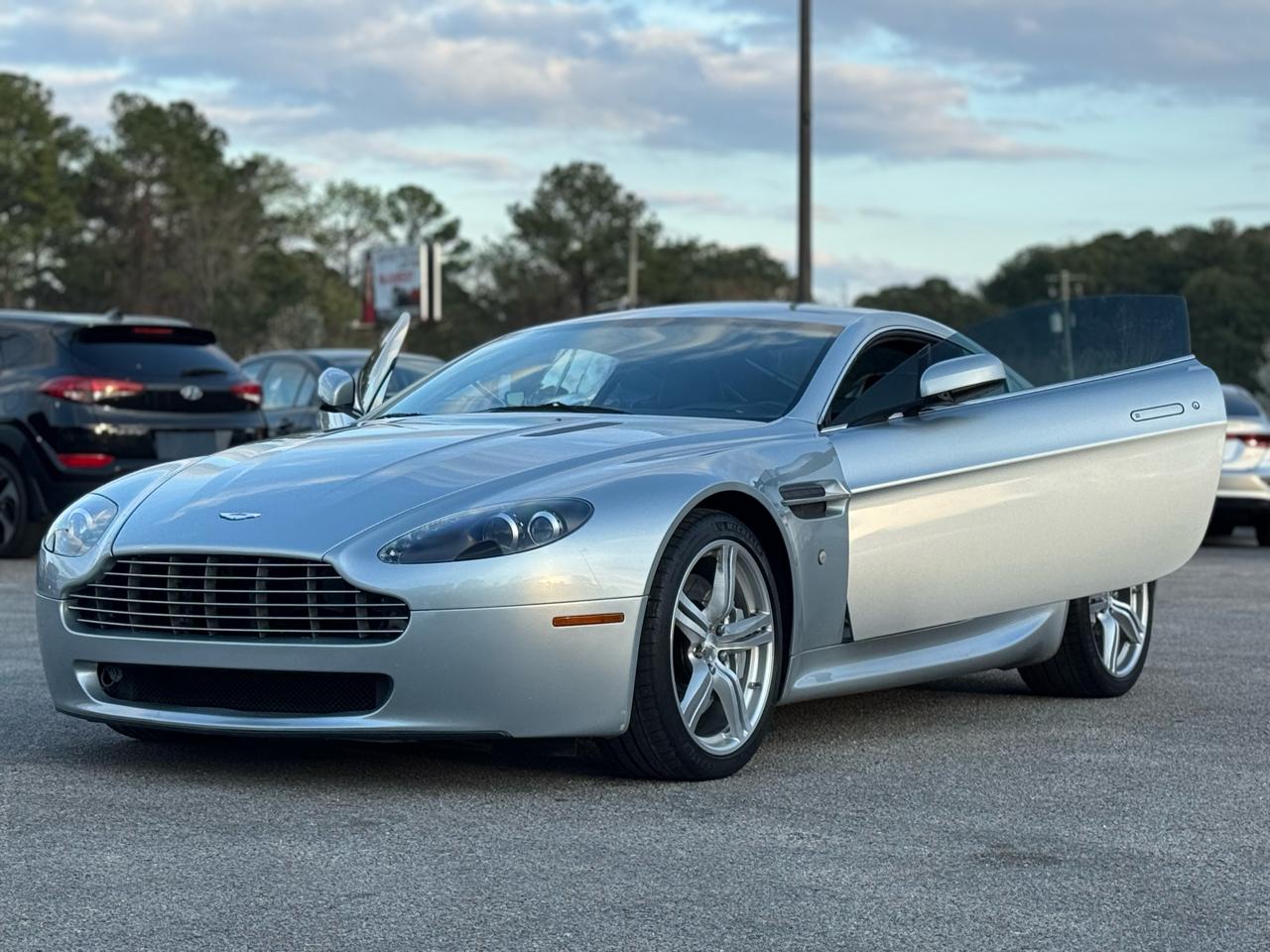 Aston Martin V8 Vantage Coupe 2009
