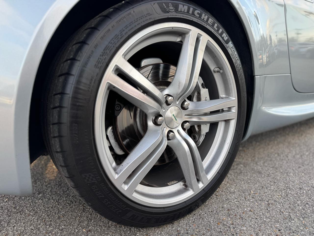 Aston Martin V8 Vantage Coupe 2009