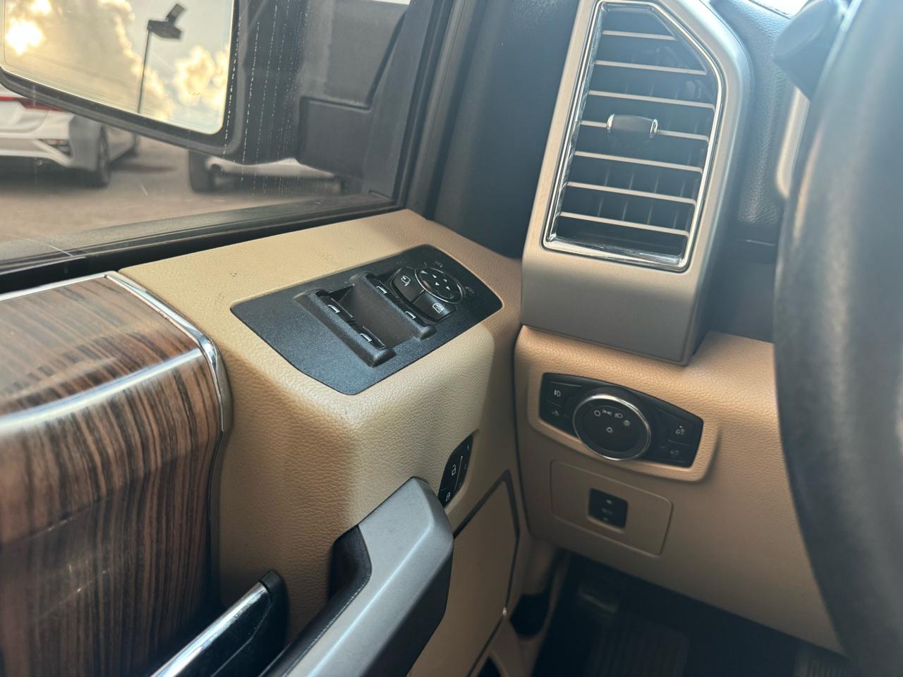 Ford F-150 Lariat SuperCrew 5.5-ft. Bed 4WD 2015