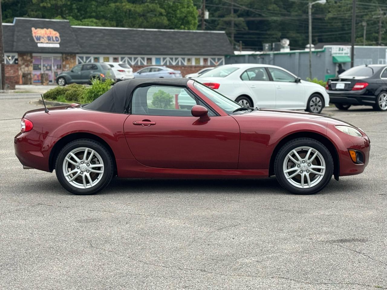 Mazda MX-5 Miata Sport 2012