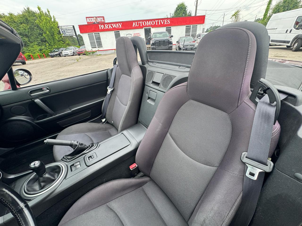 Mazda MX-5 Miata Sport 2012