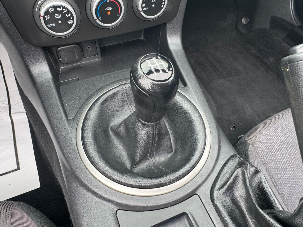 Mazda MX-5 Miata Sport 2012