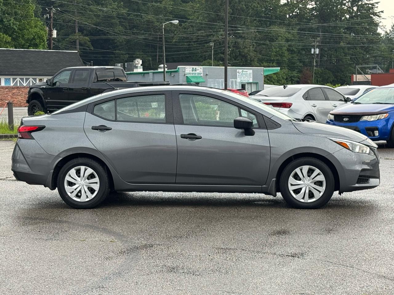 Nissan Versa S 2021