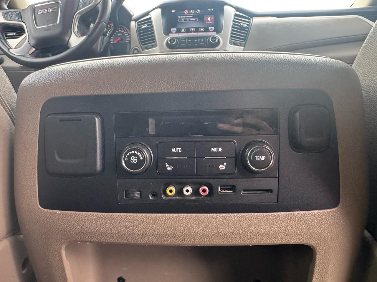 GMC Yukon XL SLT 1/2 Ton 2WD 2015