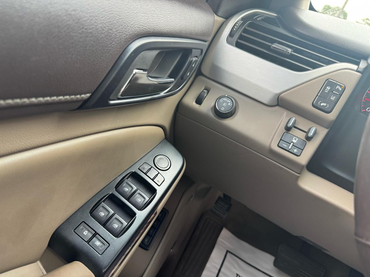 GMC Yukon XL SLT 1/2 Ton 2WD 2015