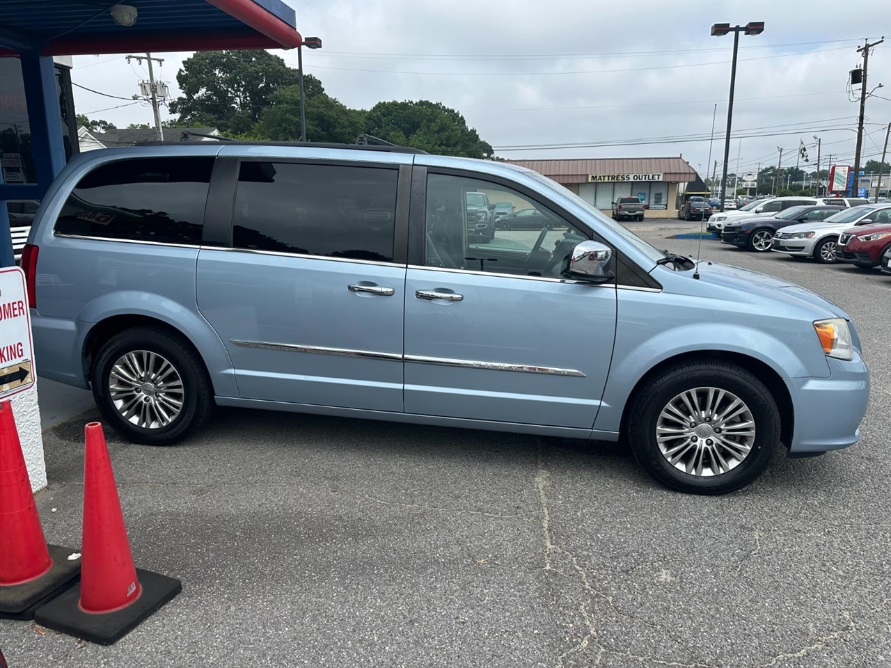 Chrysler Town & Country Touring-L 2013