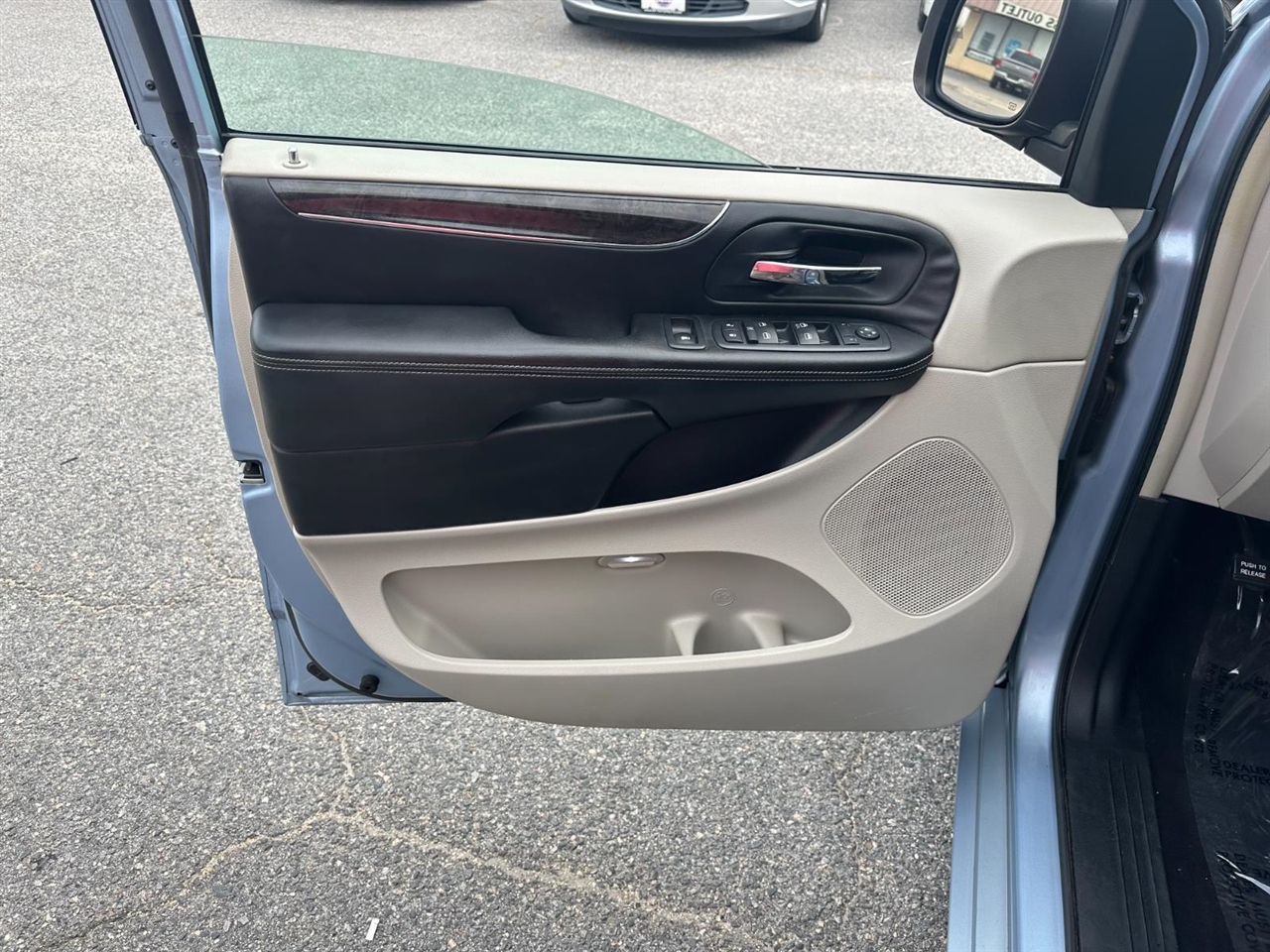 Chrysler Town & Country Touring-L 2013