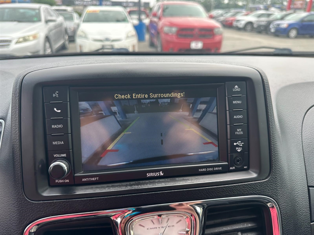 Chrysler Town & Country Touring-L 2013