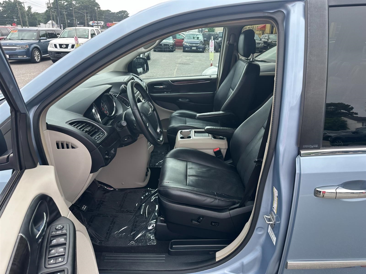 Chrysler Town & Country Touring-L 2013