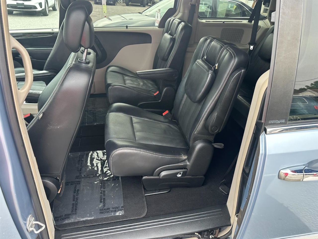 Chrysler Town & Country Touring-L 2013