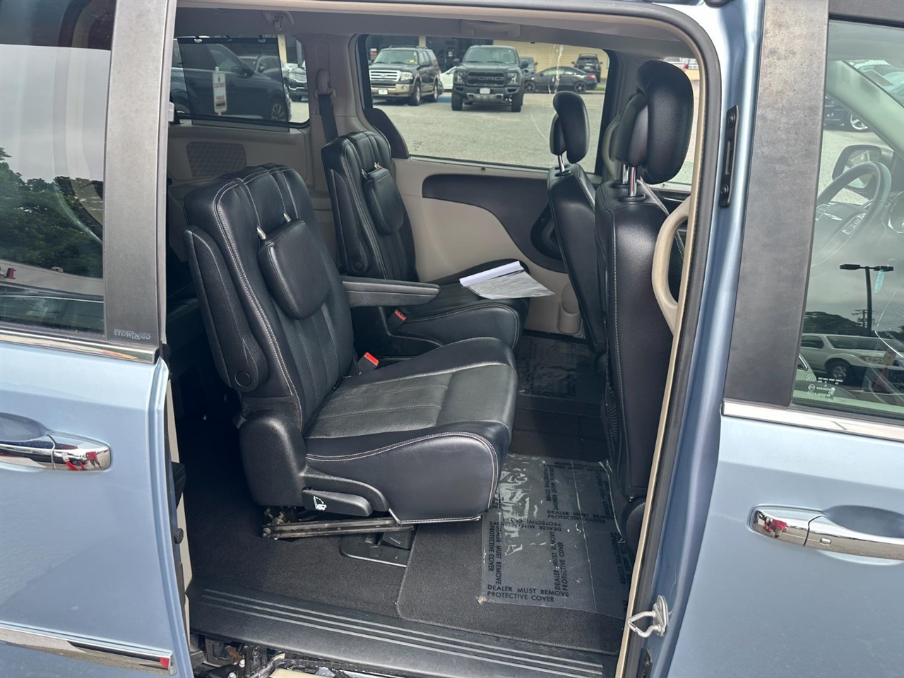 Chrysler Town & Country Touring-L 2013