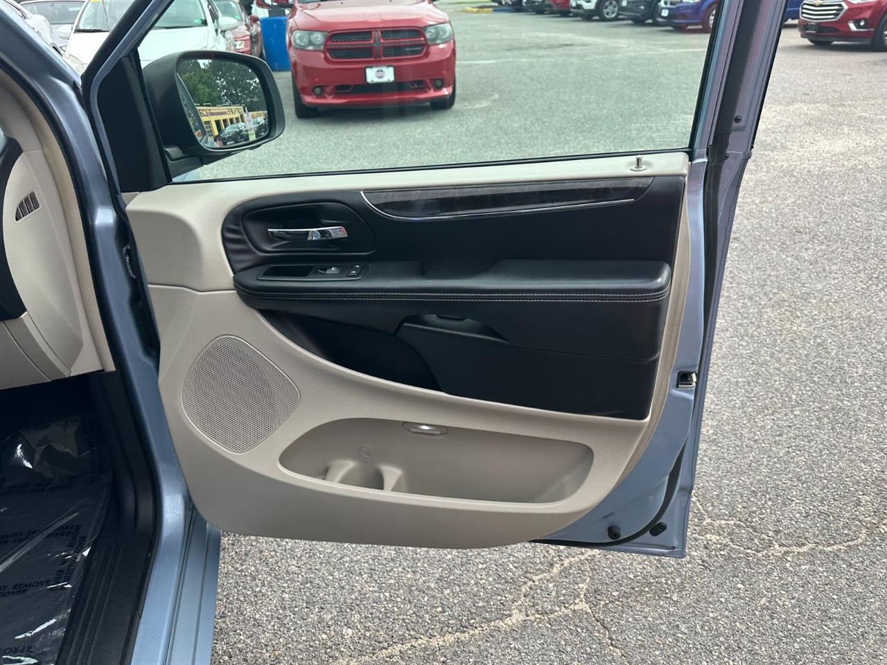 Chrysler Town & Country Touring-L 2013