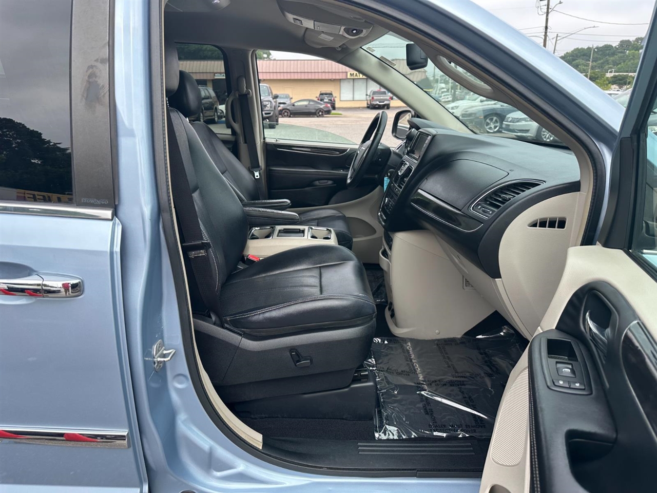 Chrysler Town & Country Touring-L 2013