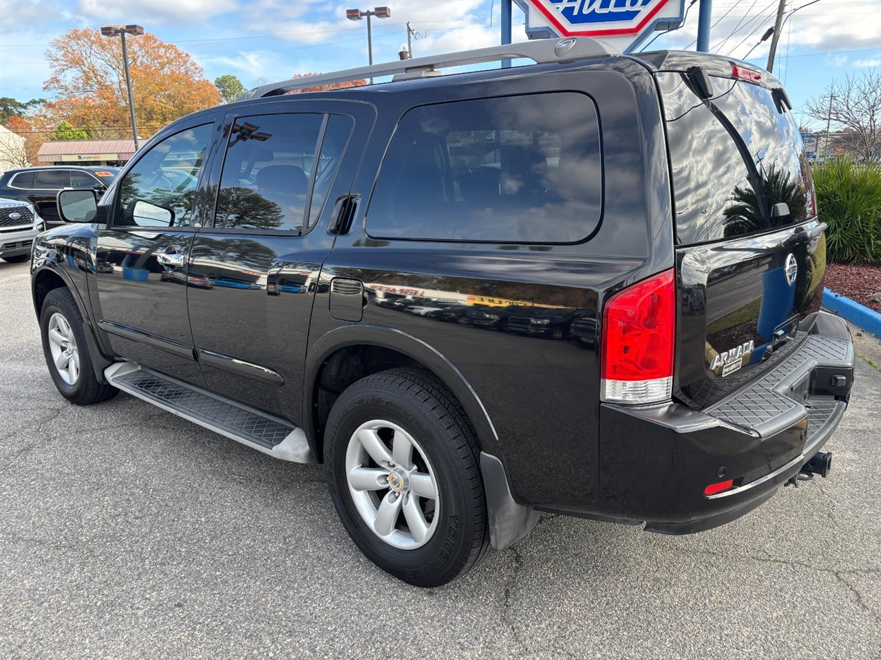 Nissan Armada SV 4WD 2014