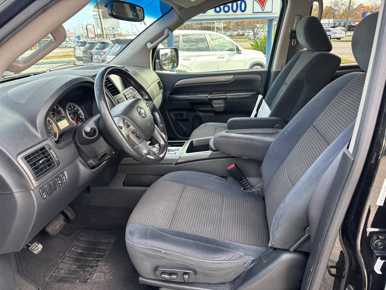 Nissan Armada SV 4WD 2014