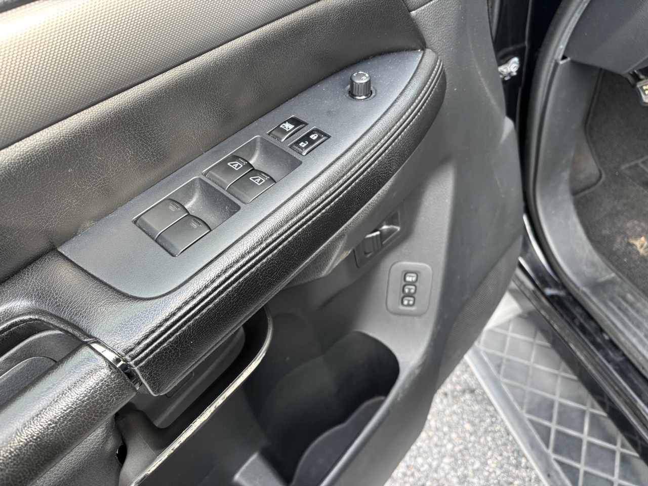 Nissan Armada SV 4WD 2014