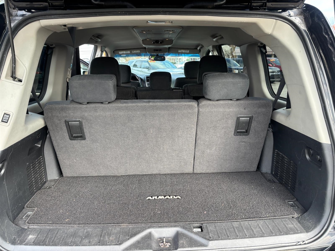 Nissan Armada SV 4WD 2014