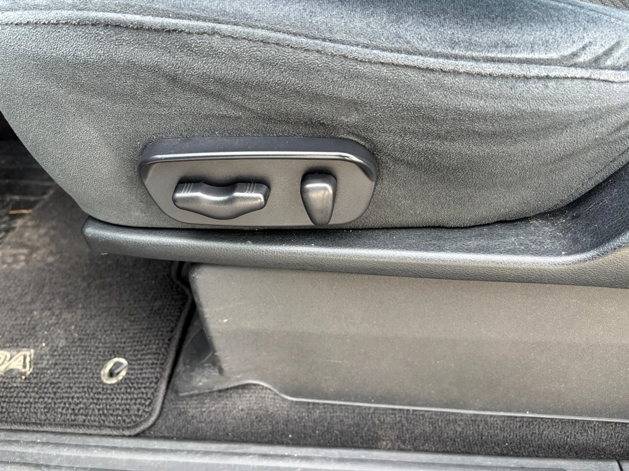 Nissan Armada SV 4WD 2014