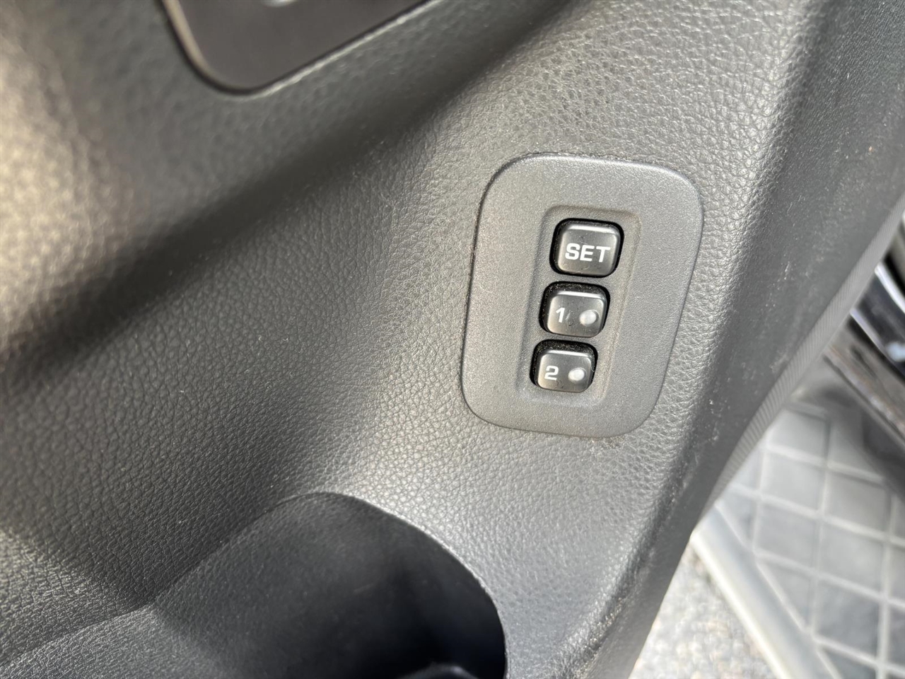 Nissan Armada SV 4WD 2014