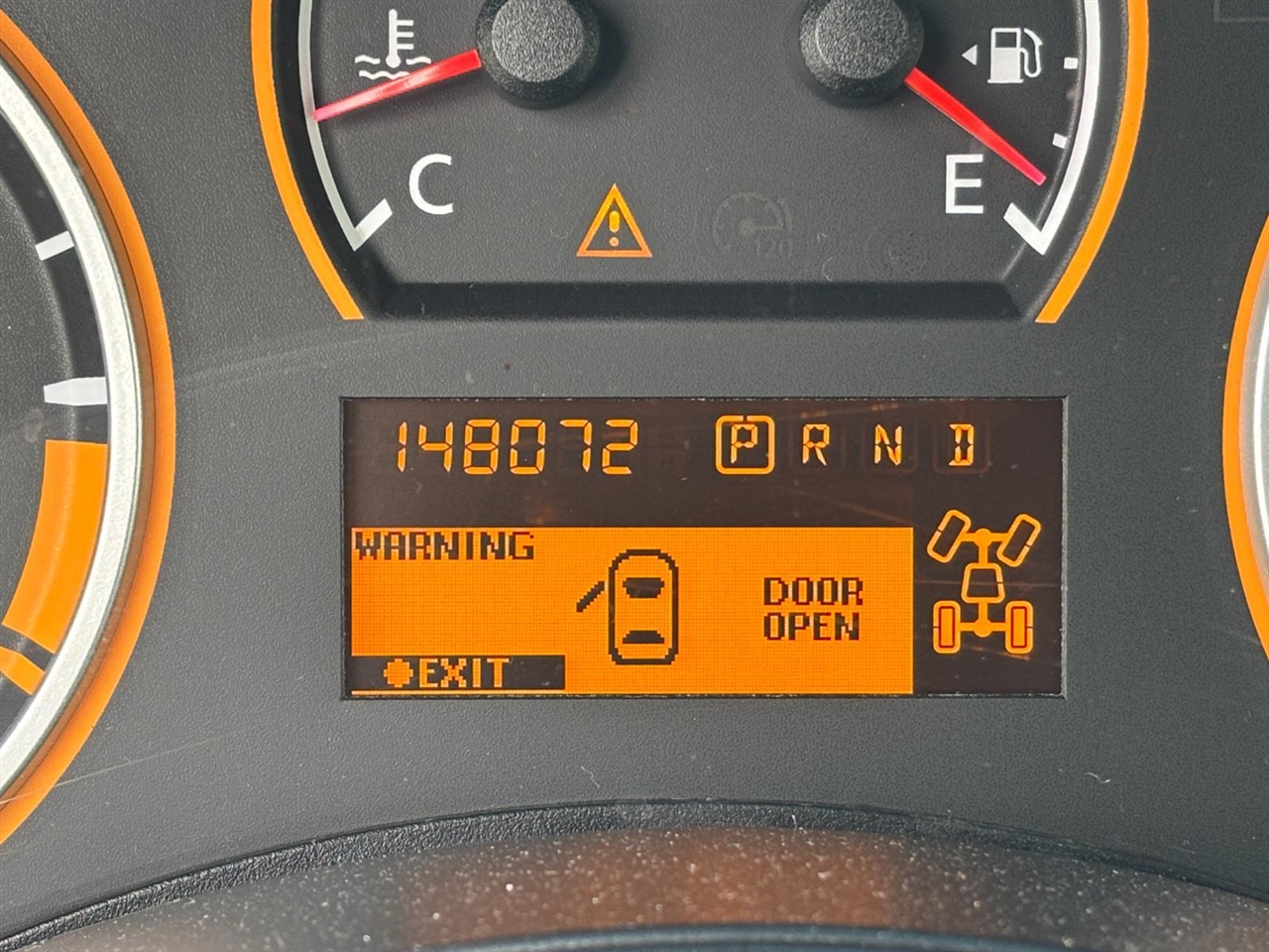 Nissan Armada SV 4WD 2014