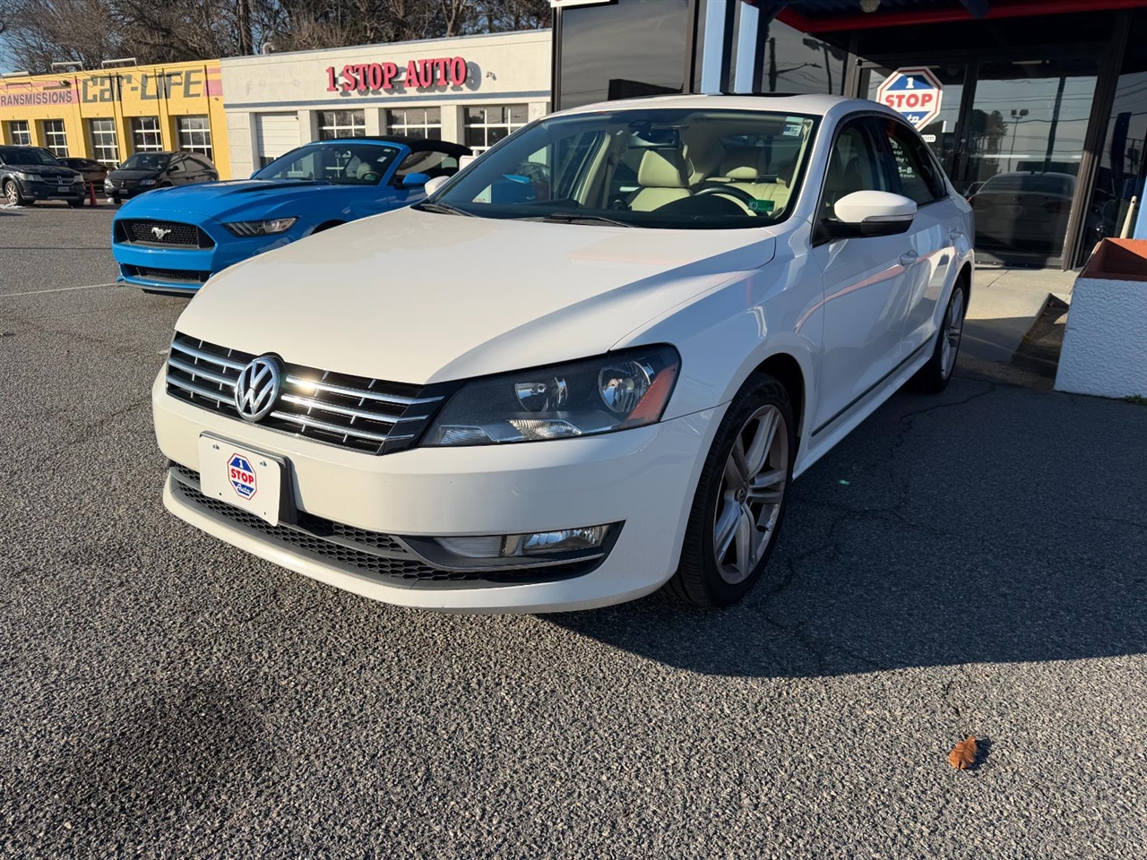 2014 Volkswagen Passat 2.0L TDI SE w/Sunroof & Nav