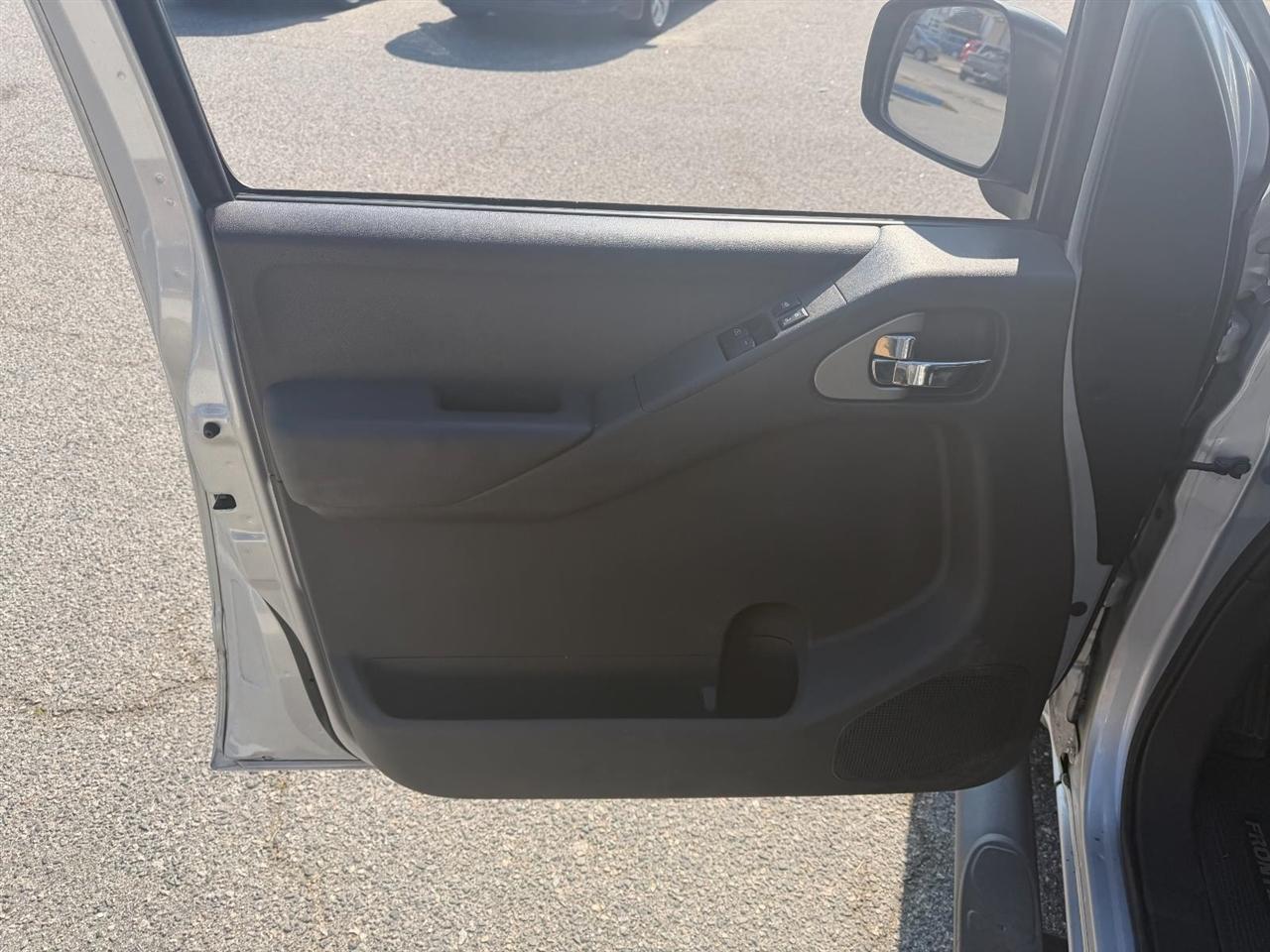 Nissan Frontier SV I4 King Cab 2WD 2011