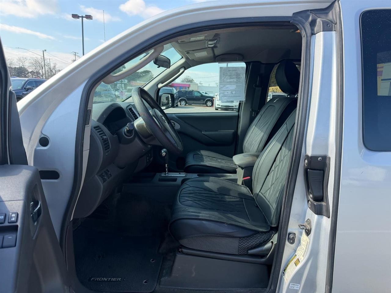 Nissan Frontier SV I4 King Cab 2WD 2011