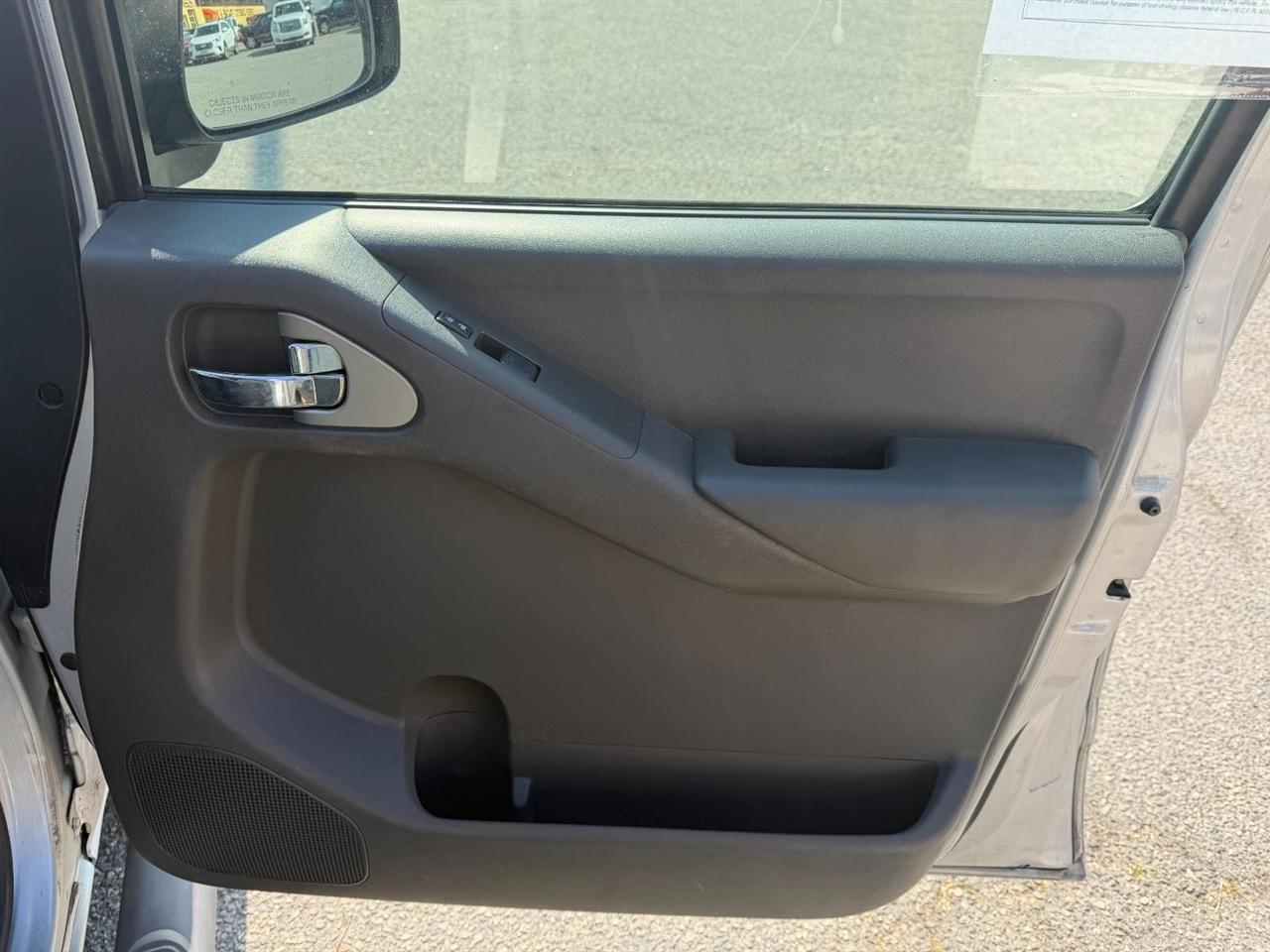 Nissan Frontier SV I4 King Cab 2WD 2011