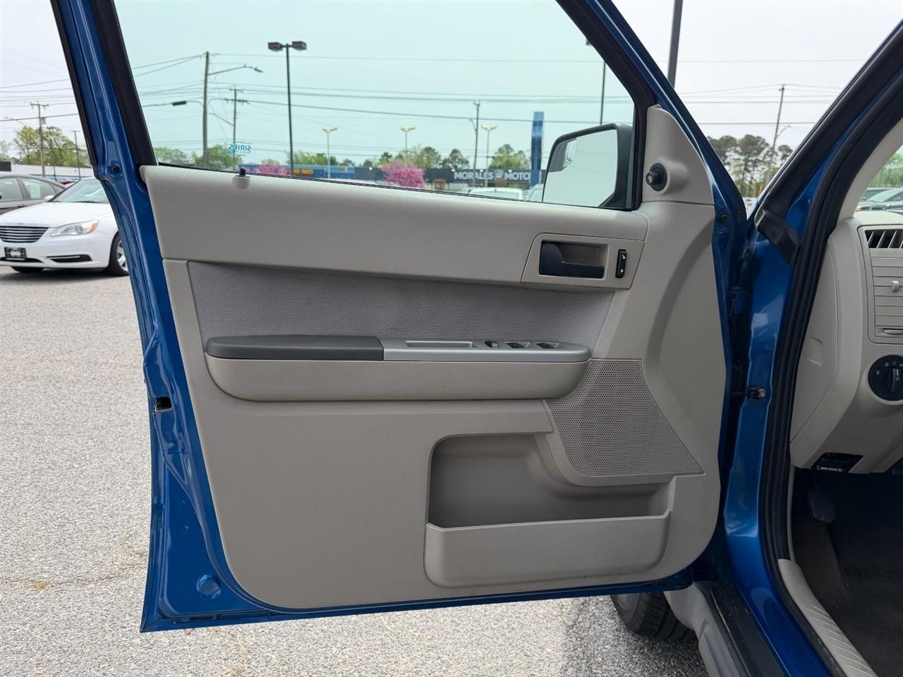 Ford Escape XLT FWD 2012