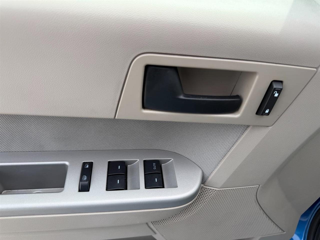 Ford Escape XLT FWD 2012