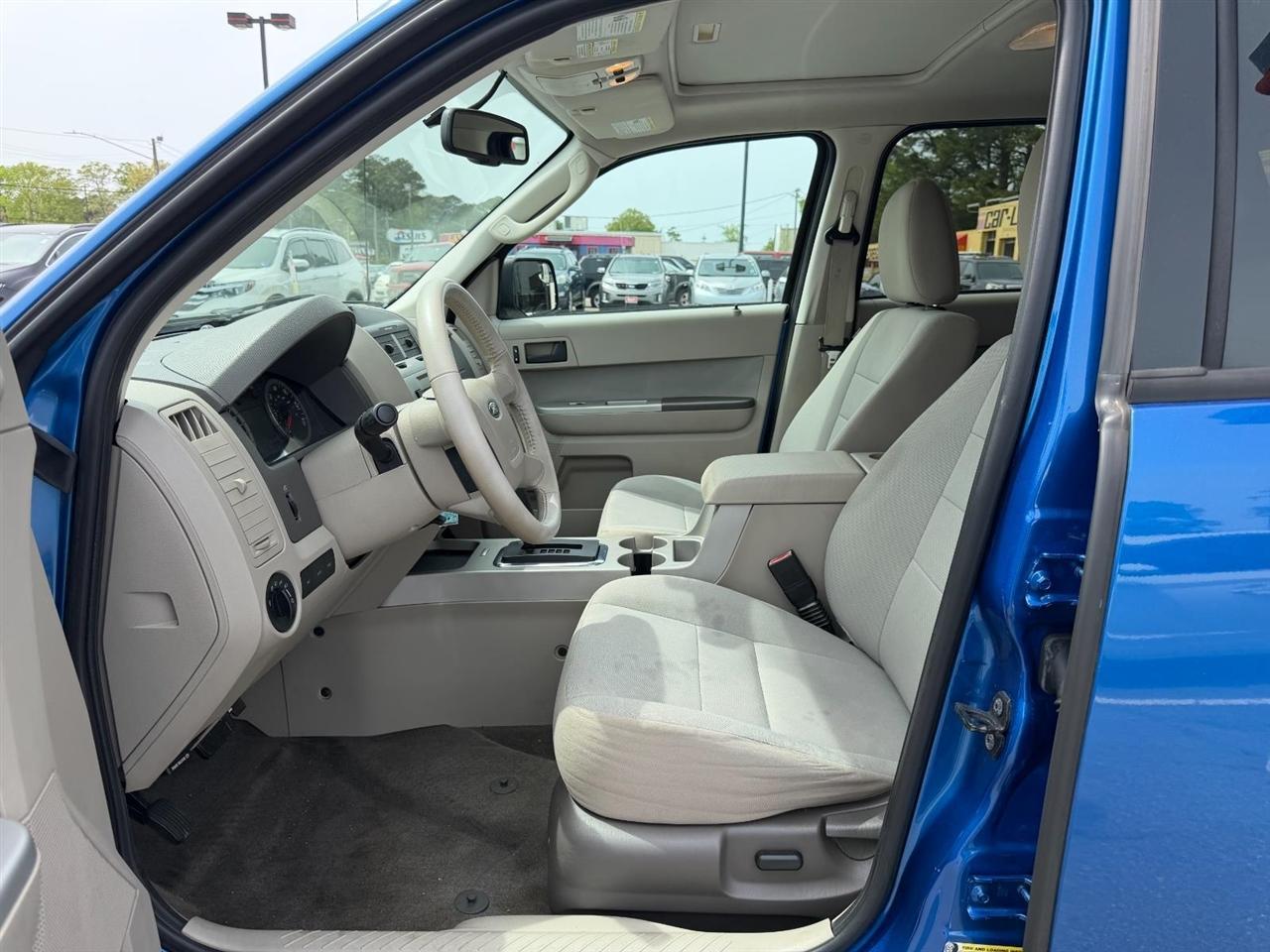 Ford Escape XLT FWD 2012