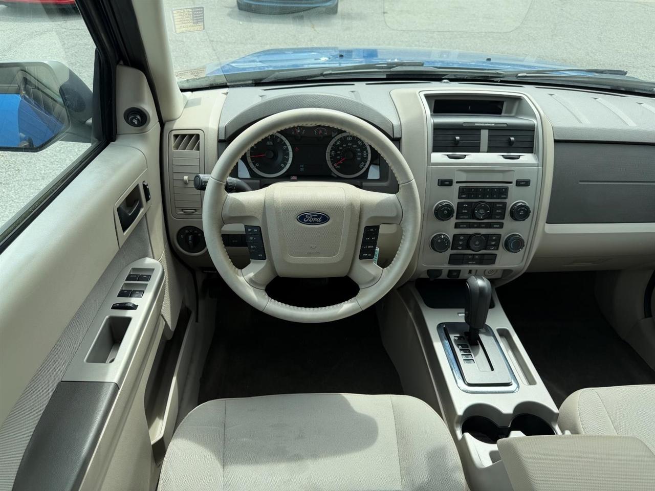 Ford Escape XLT FWD 2012