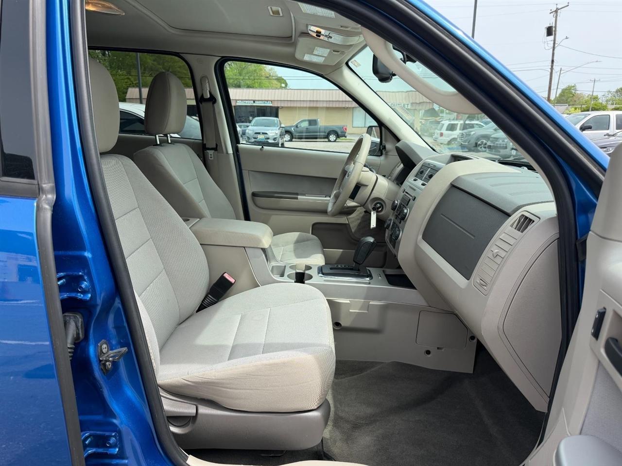 Ford Escape XLT FWD 2012