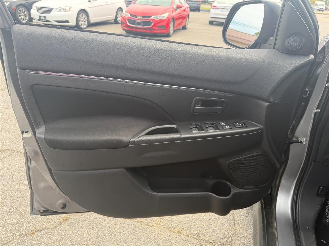 Mitsubishi Outlander Sport ES 2WD 2014