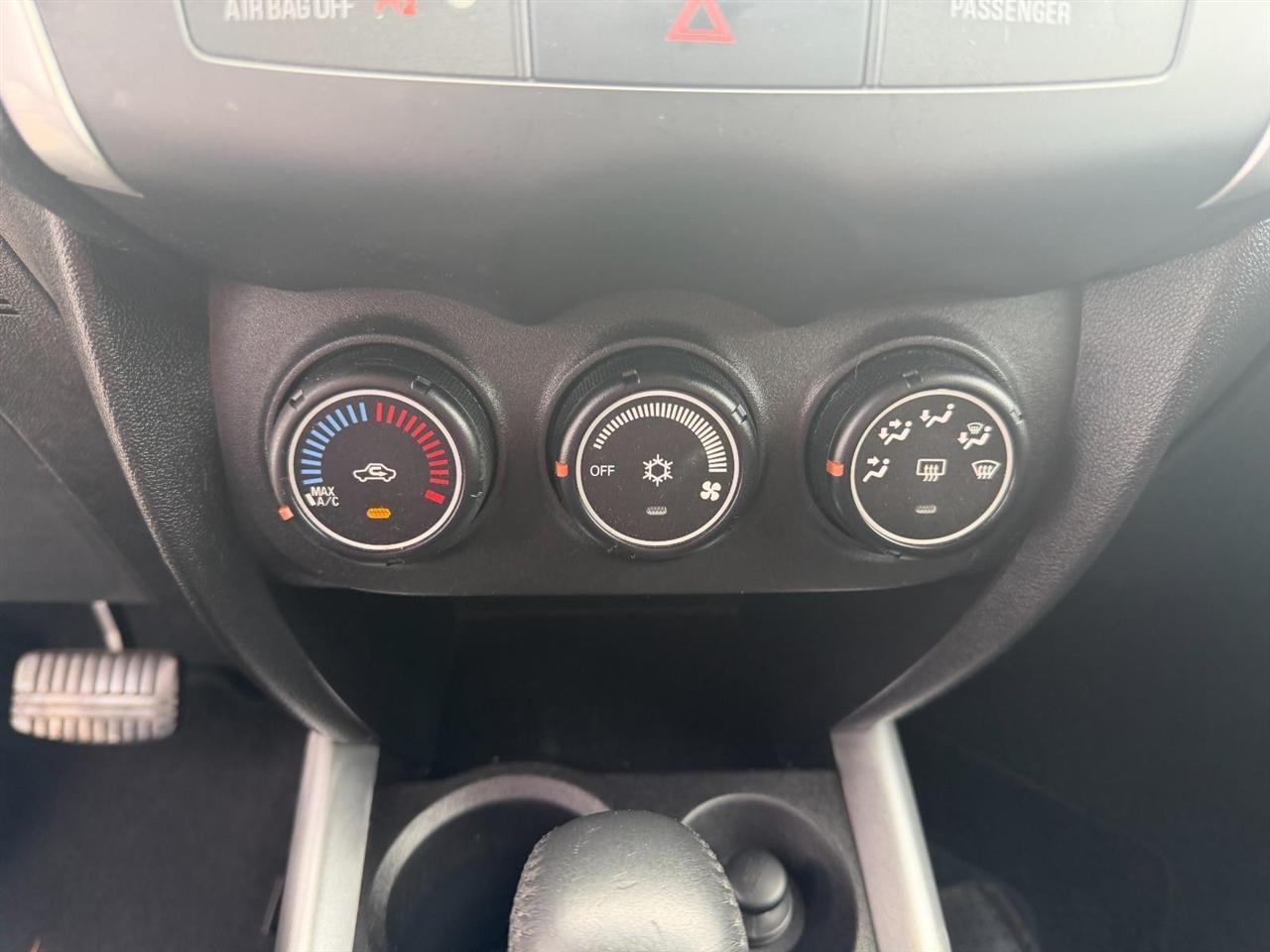 Mitsubishi Outlander Sport ES 2WD 2014