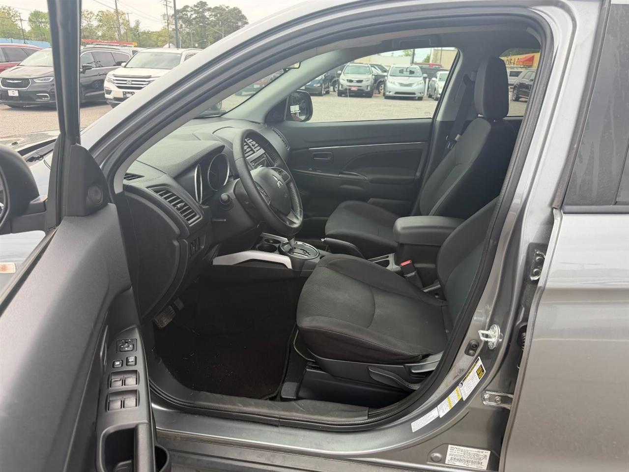 Mitsubishi Outlander Sport ES 2WD 2014