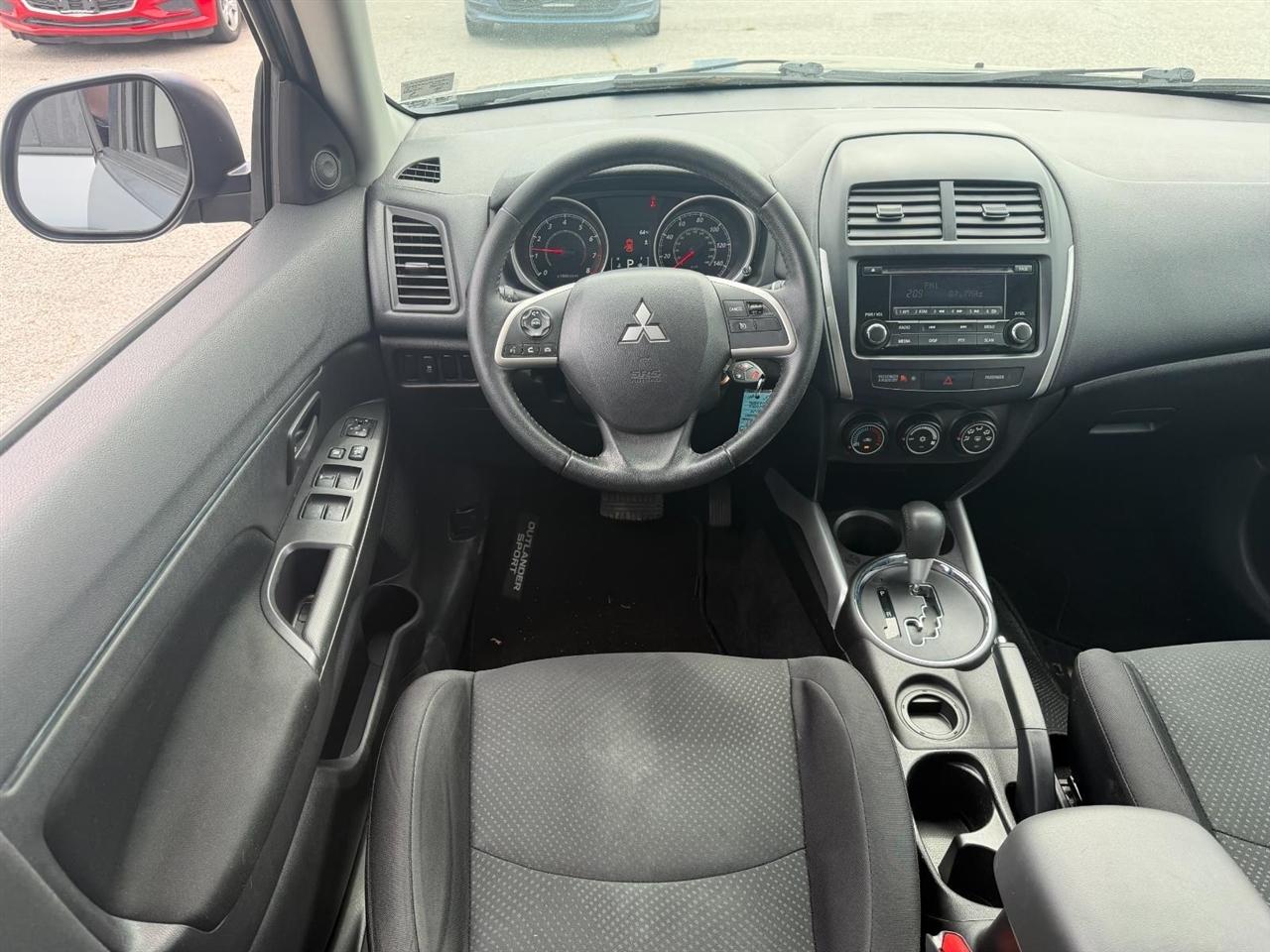 Mitsubishi Outlander Sport ES 2WD 2014