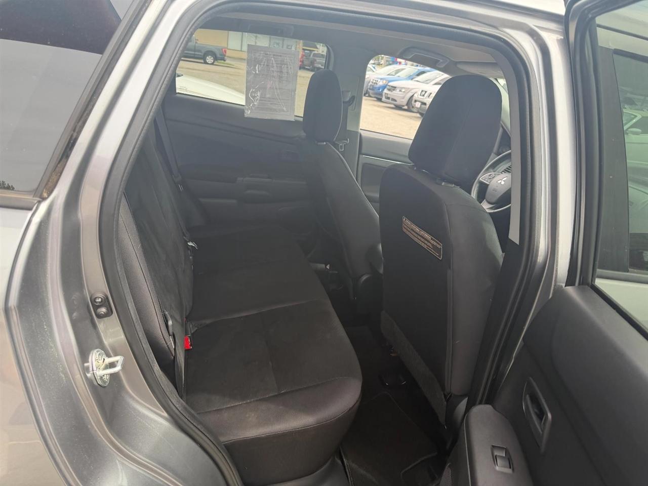 Mitsubishi Outlander Sport ES 2WD 2014