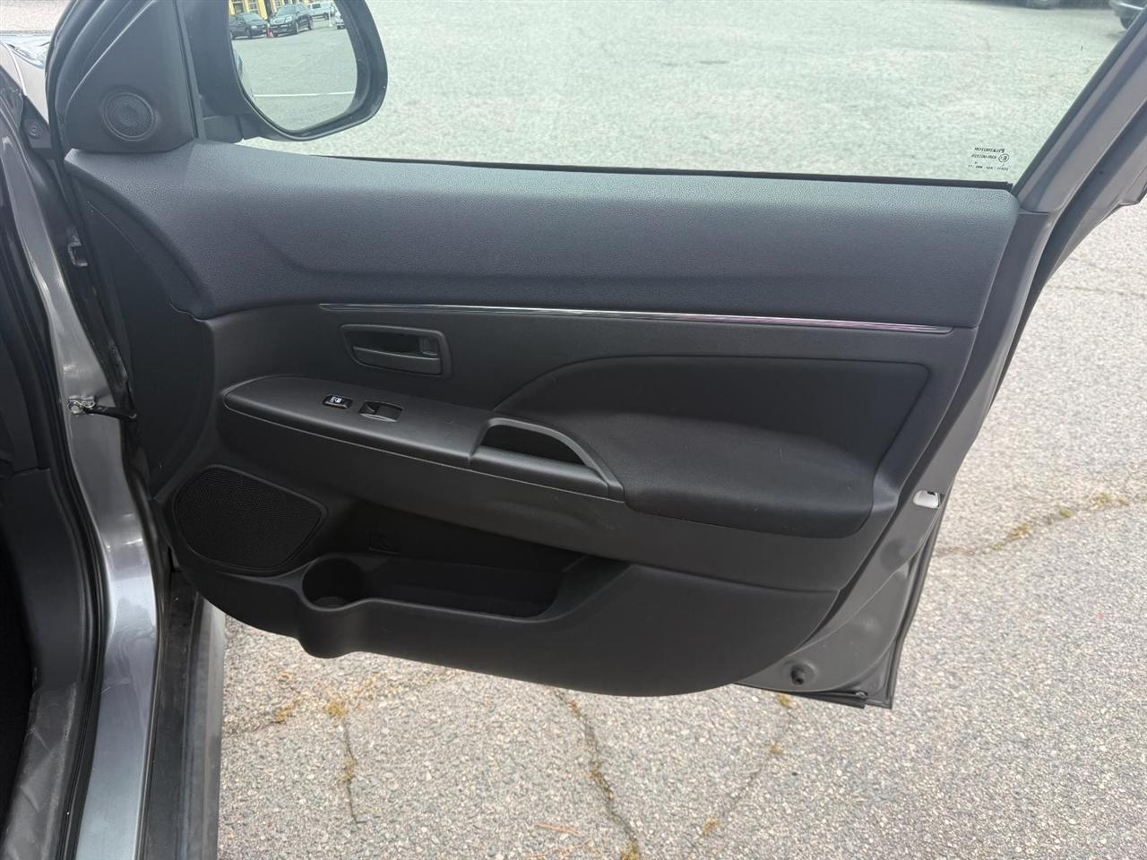 Mitsubishi Outlander Sport ES 2WD 2014