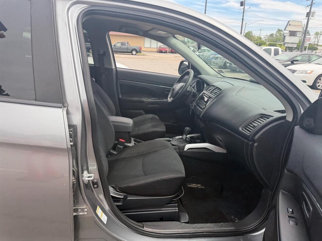 Mitsubishi Outlander Sport ES 2WD 2014