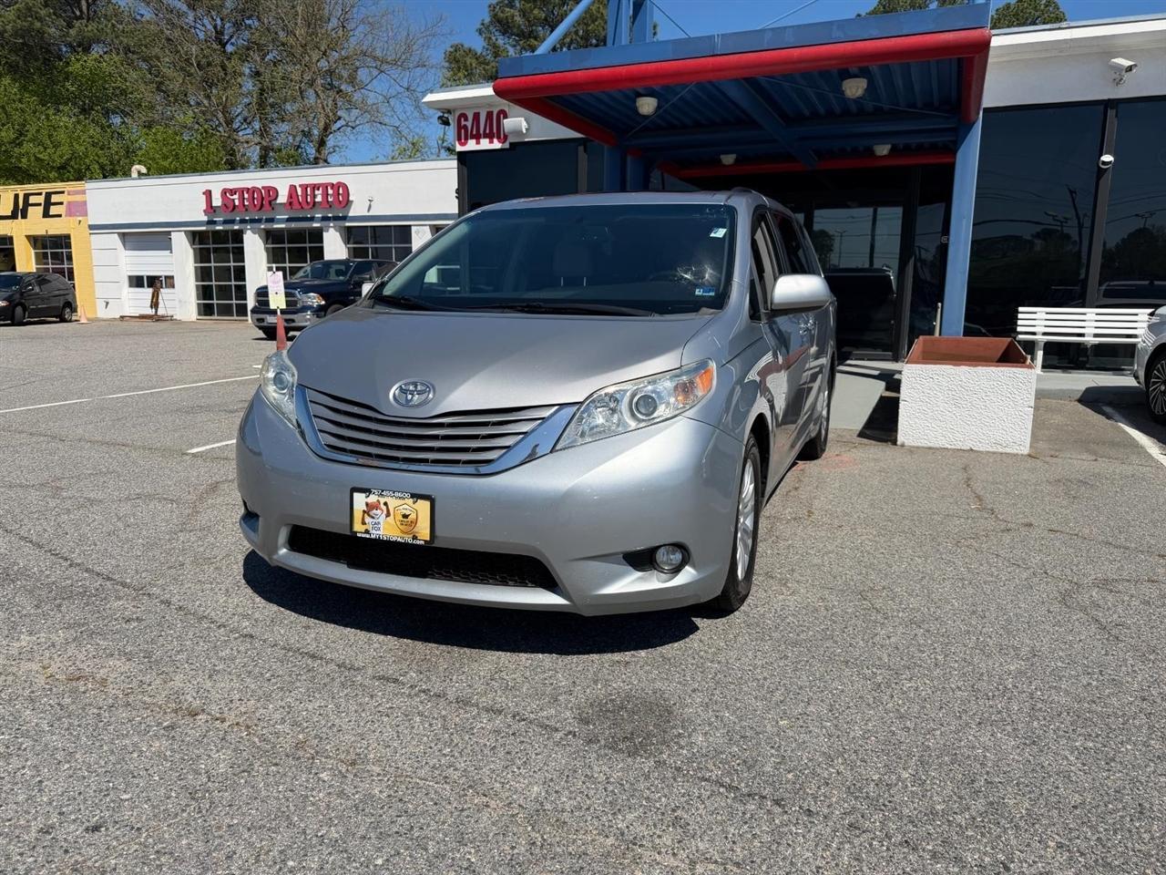 Toyota Sienna XLE FWD 8-Passenger V6 2015